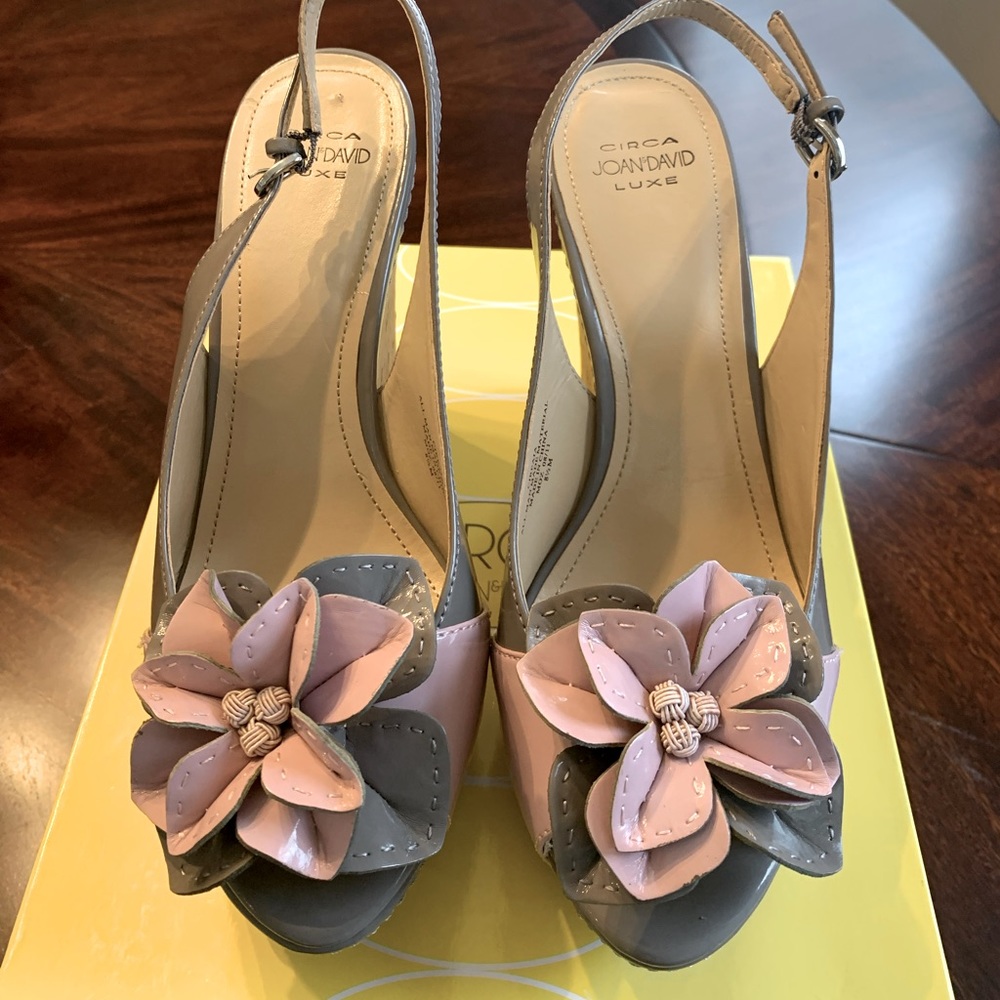 Women’s 8.5 wedge heeled sandal